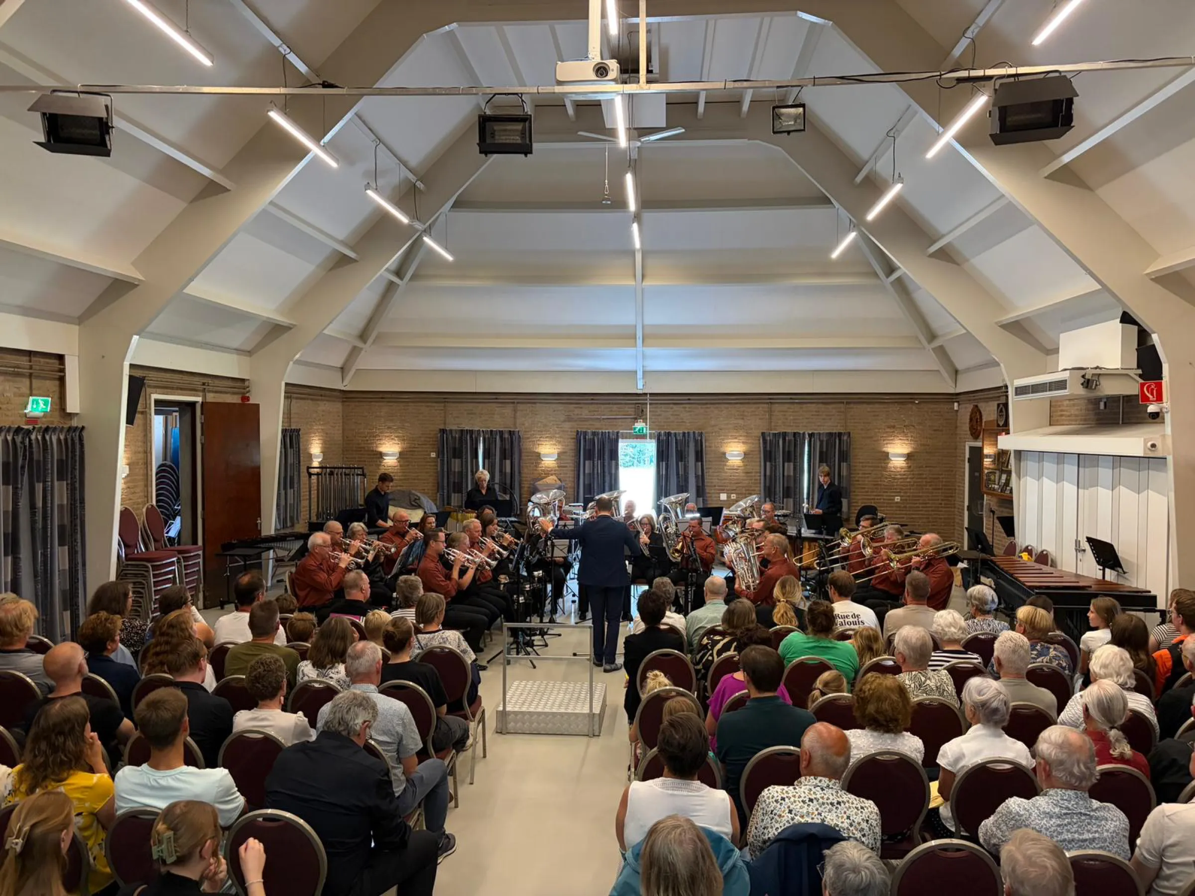 Brassband Apeldoorn samen op het podium
